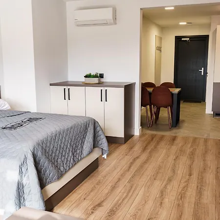 Apartmán Domino-domki B *